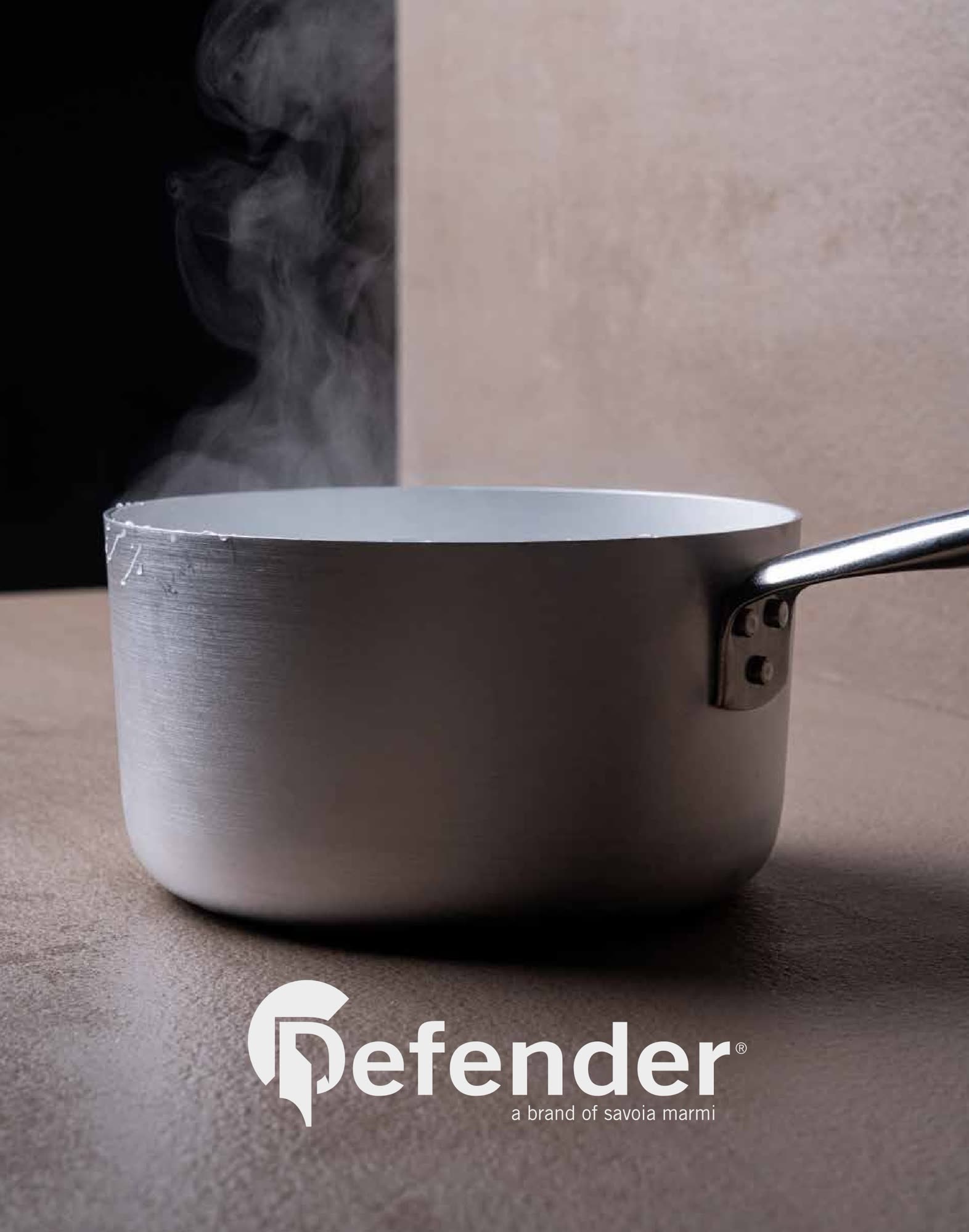 Pentola calda su una lastra trattata Defender