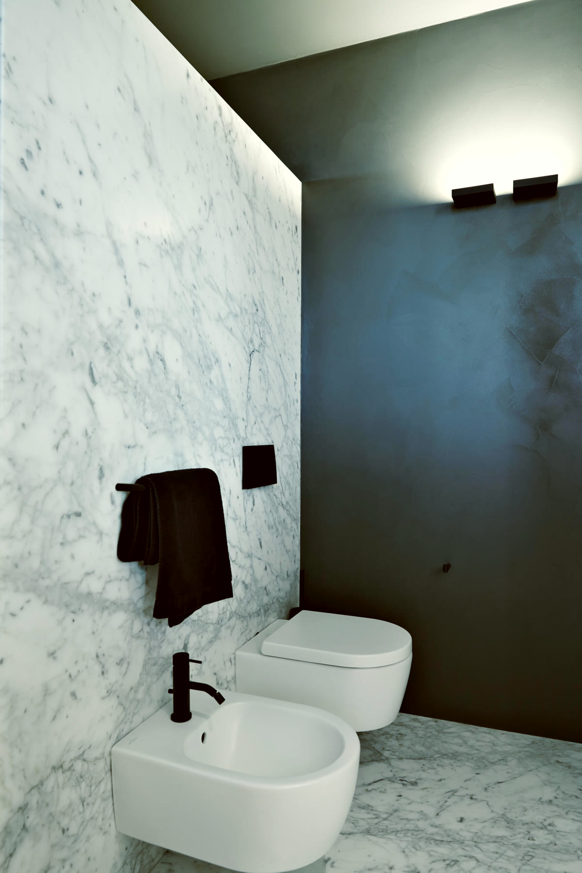 Zona sanitari rivestita in marmo di Carrara