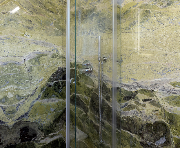Lavabo in Irish Green con scaldasalviette a parete